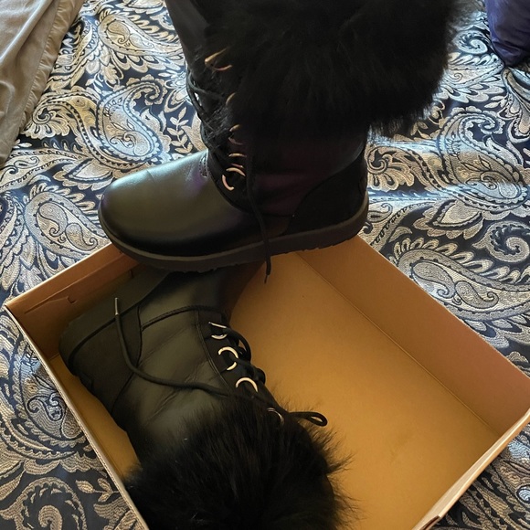 Ugg leather waterproof boots with fur - Picture 2 of 5